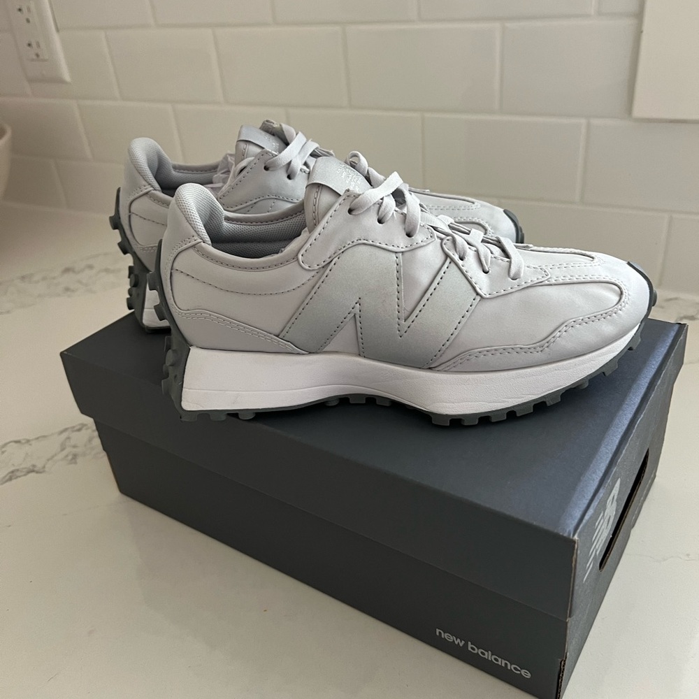 NEW new balance 327 sneakers size 5.5 - Picture 3 of 4